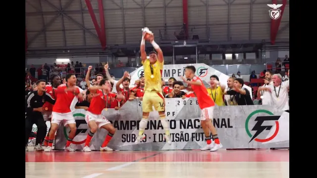 Benfica bate Sporting, vence Campeonato Nacional sub-19 e festeja… assim