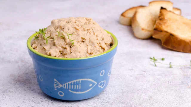 
                    Esta receita de paté é ideal para aproveitar as sobras de sardinha assada
                