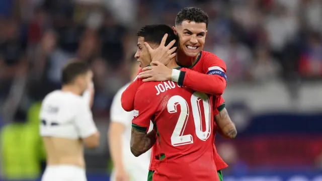 Ronaldo voltou a ser o melhor marcador, Cancelo e Rúben Neves decisivos