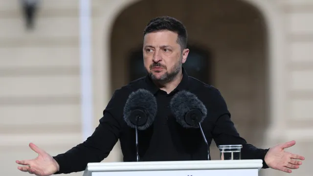 
                    Zelensky reúne-se com líderes europeus em Londres após apelo a Putin
                