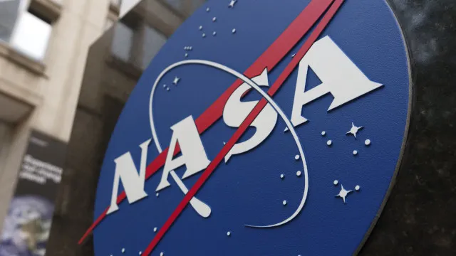 Astronautas regressam à Estação Espacial Internacional após fuga de ar