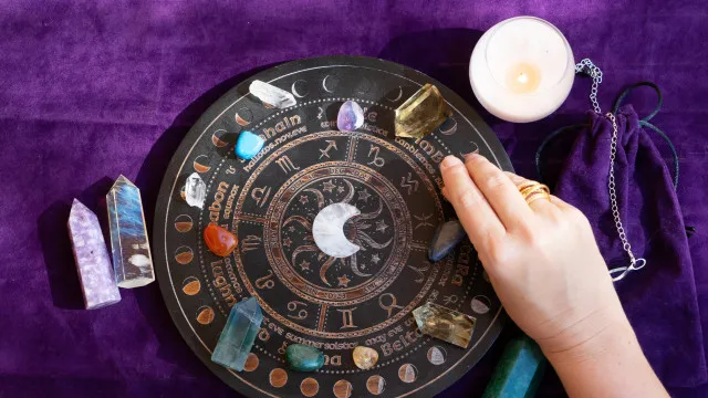 
                    Horóscopo de fim de semana: O que cada signo pode esperar nestes 2 dias
                