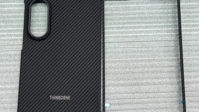 
                    Imagens confirmam que Samsung vai revelar três telemóveis dobráveis
                