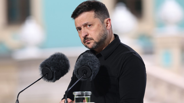 Volodymyr Zelensky demite procurador-geral ao abrigo da lei marcial