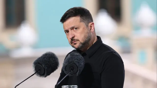 Zelensky prevê retomar negociações com Rússia antes do outono