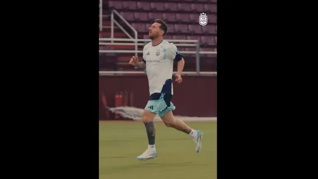 
                    Argentina mostra treino com mensagem emotiva (e Messi em destaque)
                