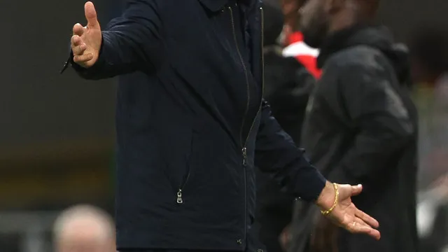 
                    Carlos Queiroz terá de 