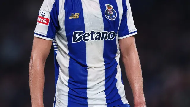 
                    Froholdt abre o livro e fala da evolução no FC Porto: 
