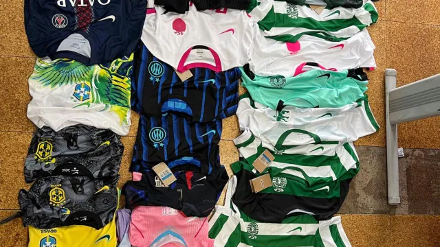 
                    Feirante detida e mais de 600 artigos contrafeitos apreendidos em Leiria
                