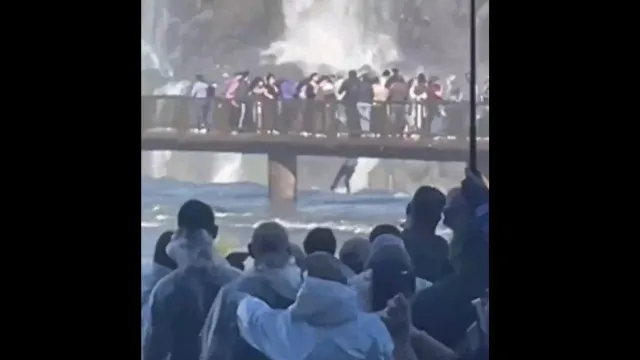 Turista salta para águas das Cataratas do Iguaçu para apanhar telemóvel