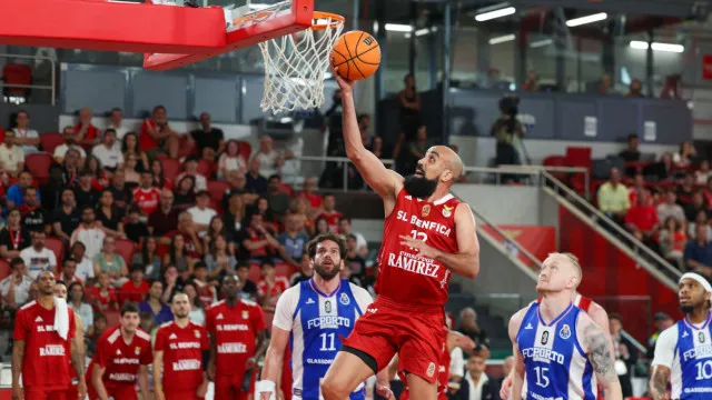 
                    Humilhação total. Benfica atropela FC Porto no início da final do playoff
                