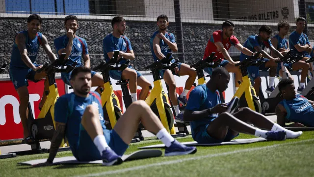 
                    Bicampeões europeus integrados no estágio de Portugal
                