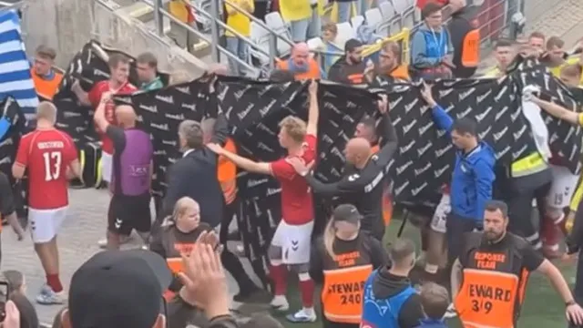 
                    Gesto de Dinamarca e Ucrânia para proteger Eriksen torna-se viral
                