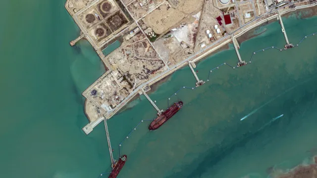 
                    Teerão confirma ataque israelita contra complexo petrolífero no Golfo
                