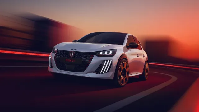 
                    Peugeot E-208 GTi mais perto de chegar. Novos detalhes esta semana
                