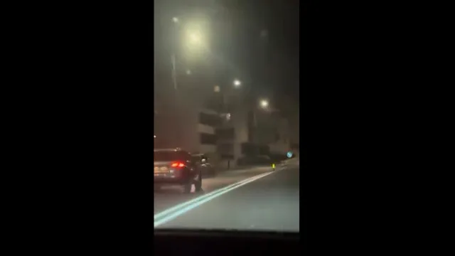 
                    Carro desgovernado entra em contramão na Marginal de Cascais. Veja
                