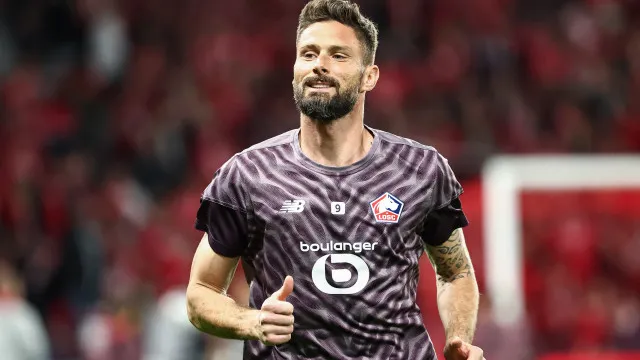 
                    Oficial: Olivier Giroud renova com o Lille por uma temporada
                