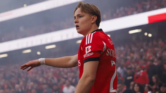 Benfica faz proposta milionária para segurar Schjelderup, mas há entrave