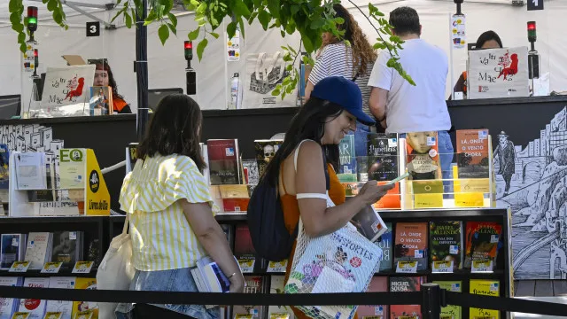 naom_6a272b94def1b Sol, autógrafos e promoções. As imagens da Feira do Livro de Lisboa