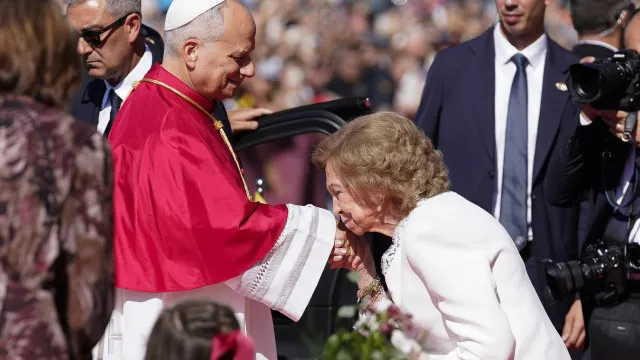 
                    O encontro de Sofía de Espanha com o Papa Leão XIV. As imagens
                