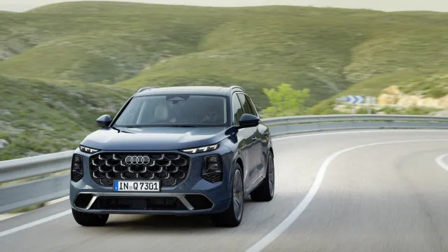 
                    Revelado o novo Audi Q7. É híbrido, mas com motor V6 diesel e até 299 cv
                