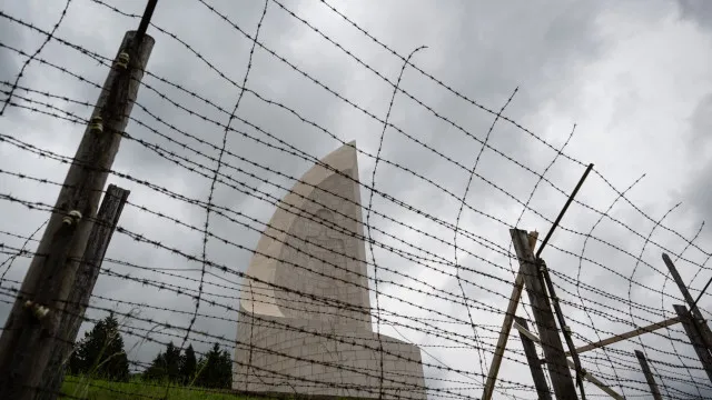 
                    Escavações sem precedentes no antigo campo nazi em França
                