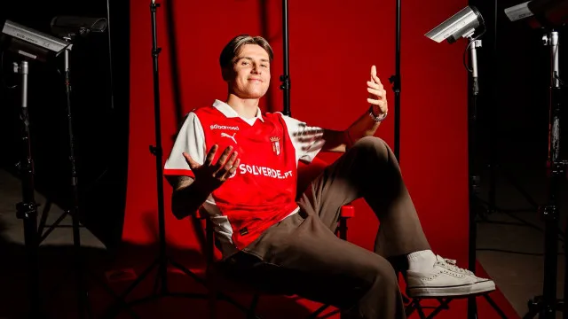 
                    Oficial: Denis Huseinbasic é reforço do Sporting de Braga
                