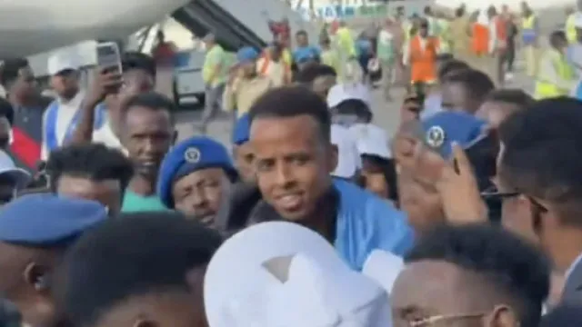 
                    Árbitro impedido de ir ao Mundial é recebido como herói na Somália
                