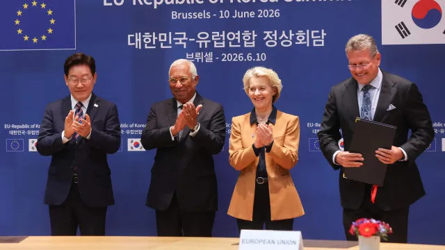 
                    UE e Coreia do Sul reforçam cooperação e assinam acordo
                