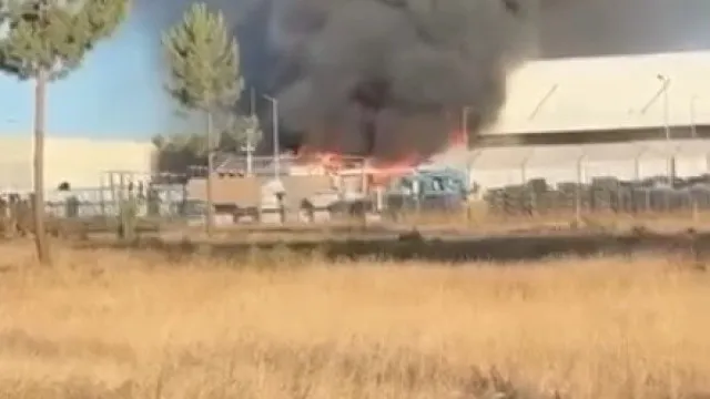 
                    Incêndio deflagra em fábrica de componentes automóveis em Palmela
                