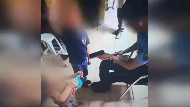 
                    Padeiro que encontrou irmãos franceses quer acolhê-los: 