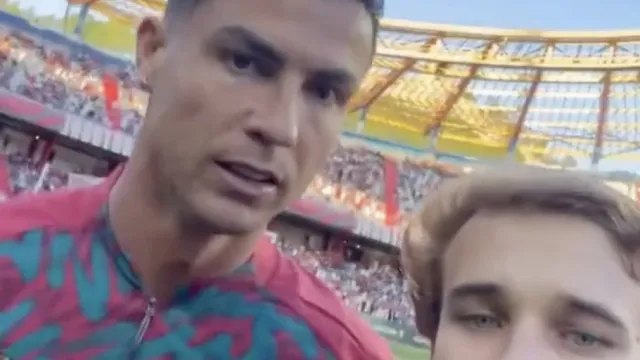 
                    Invade relvado, filma tudo e a resposta de Cristiano Ronaldo é impagável
                