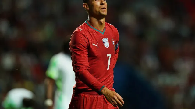 Cristiano Ronaldo à prova de críticas: "Em Portugal, é ele e mais dez"