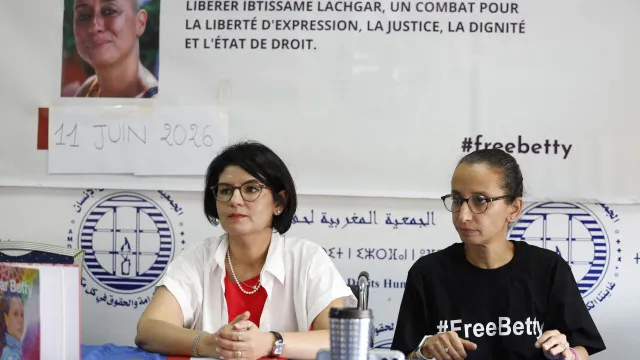 Ativista marroquina condenada por insultar Islão necessita de cirurgia
