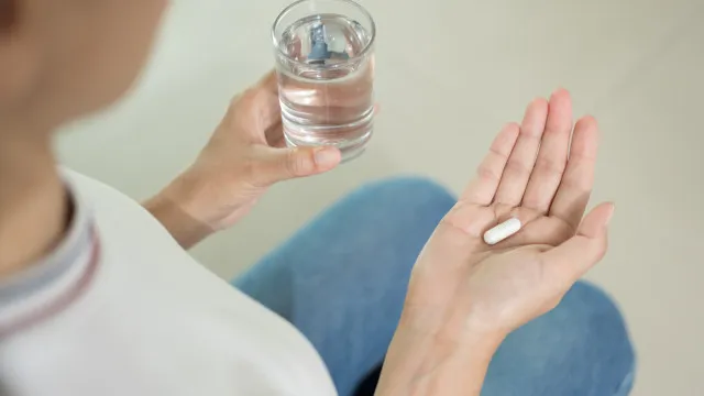 
                    Água da torneira VS engarrafada: Com qual é se deve tomar a medicação?
                