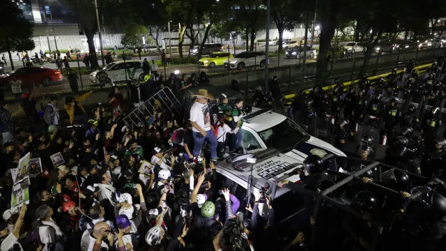 
                    Detentores de tribunas ameaçaram juntar-se a manifestações para boicote
                