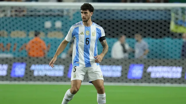 
                    Marcos Senesi substitui o lesionado Balerdi na convocatória da Argentina
                