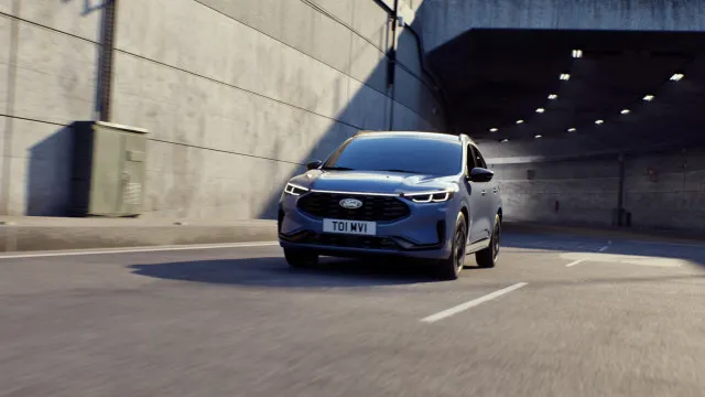 
                    Ford apresenta SUV fabricado em Espanha que pode ser conduzido 