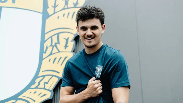 
                    Oficial: Leny Meyer reforça Famalicão até 2030
                