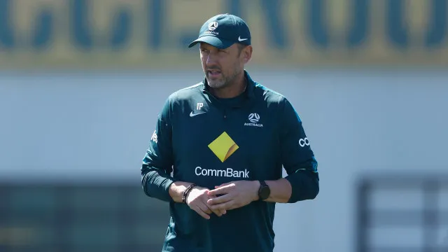 Austrália renova com selecionador Tony Popovic na véspera da estreia