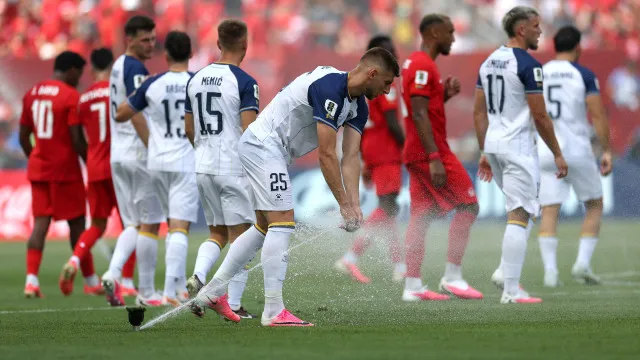 As imagens do 2.º dia do Mundial2026: Refrescar, correr e...marcar