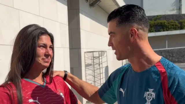 
                    Influencer belga cumpre sonho de conhecer CR7 e não esconde as lágrimas
                