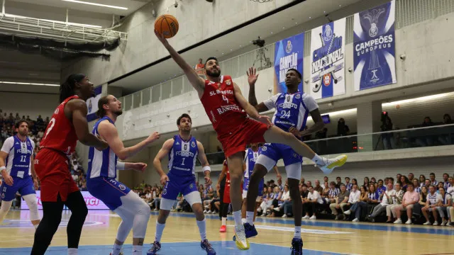 
                    Arraso total. FC Porto não dá hipótese a Benfica e está à frente na final
                