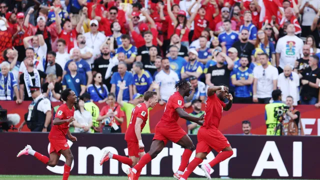 Canadá sofreu, mas arrancou empate ante a Bósnia na reta final