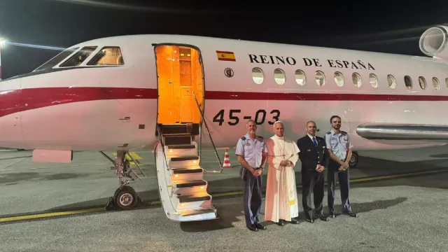 
                    Papa Leão XIV agradece à tripulação do avião Falcon: 
