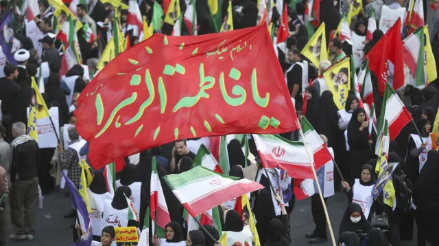 
                    AO MINUTO: Iranianos criticam MNE; Acordo de paz assinado amanhã?
                