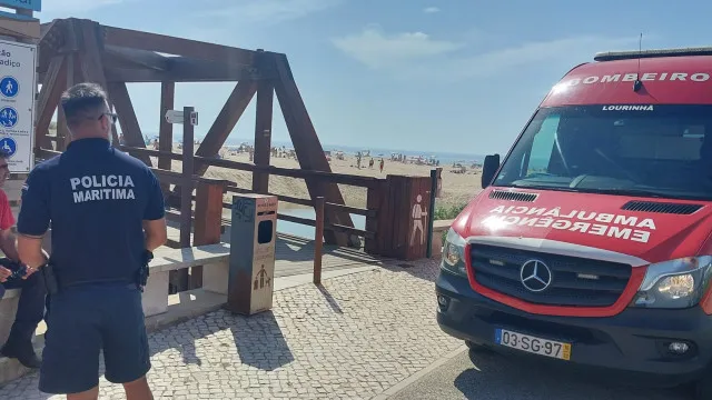 
                    Homem e criança de 12 anos resgatados do mar na praia da Areia Branca
                