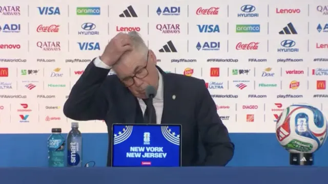 "Entendeu?". A pergunta que deixou Ancelotti de mão na cabeça