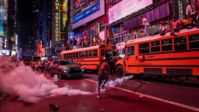 
                    Festejos de adeptos do Knicks levam o caos a Nova Iorque
                