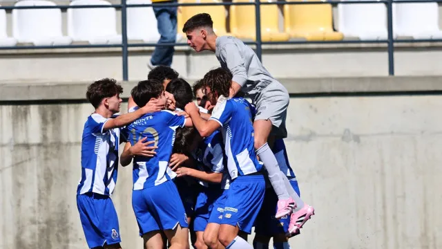 FC Porto sagra-se campeão de iniciados e faz pleno histórico no futebol